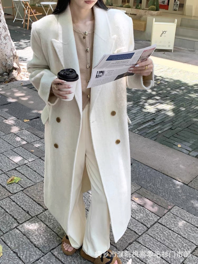 A high-end, loose and elegant off-the-shoulder suit, a retro wool coat, and a niche French mid-length women's jacket