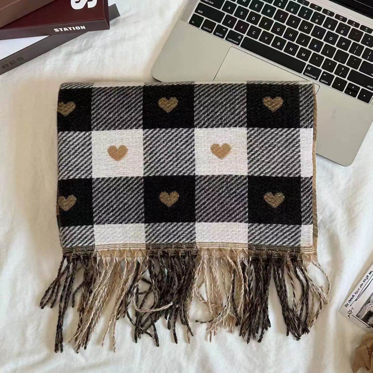 Viral-Style Two-Tone Heart Check Cashmere Scarf – Versatile, Soft and Cozy Large Shawl & Neck Warmer for Women, Ideal for Winter